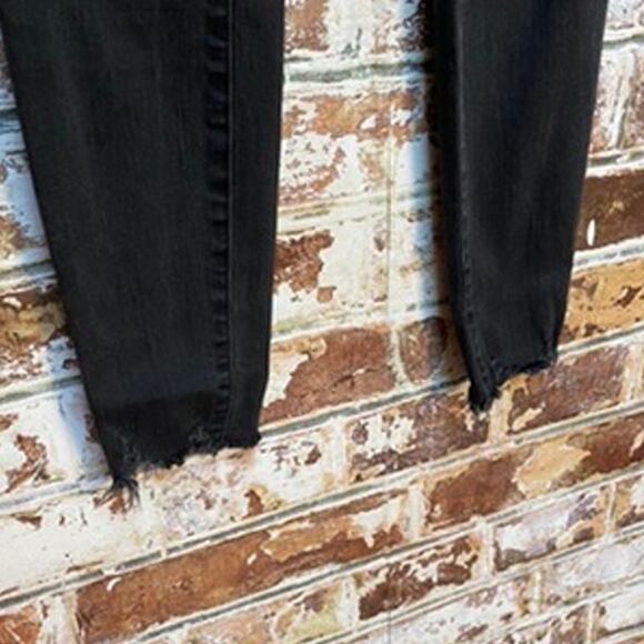 Madewell Petite 9" Mid-Rise Skinny Jean in Berkeley Black Button-Through Edition - Picture 7 of 16
